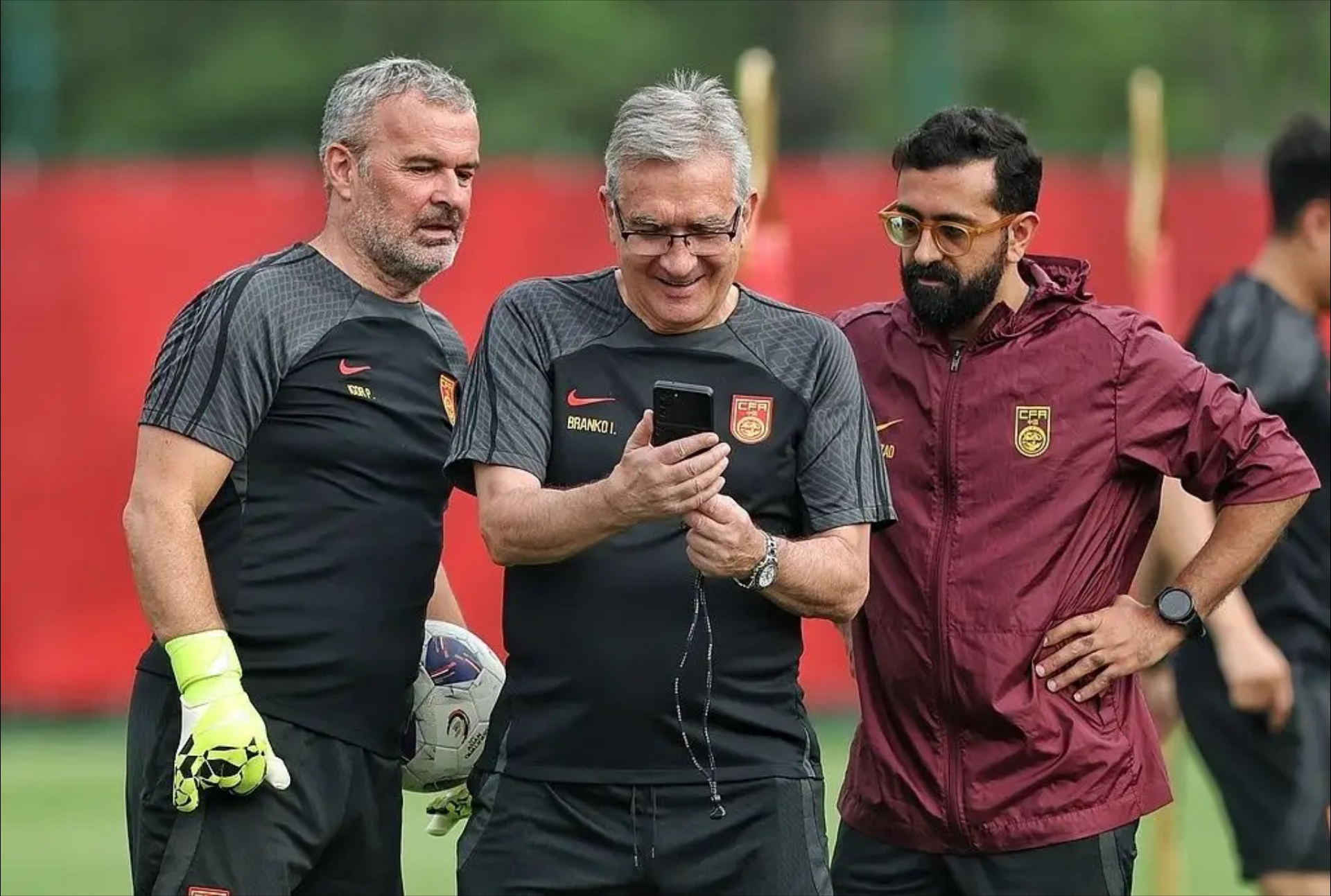 足总杯窗口期再迎强敌；俄克拉荷马雷霆单刀错失；主帅态度：赛场秩序良好；医务组通报恢复 -多宝网址